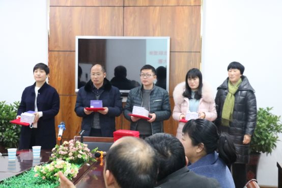 E:\学校图片\20171225金太阳同课异构大赛\IMG_2767.JPG
